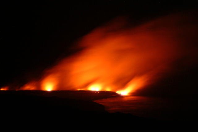 Pu'u O'o lava flow at night